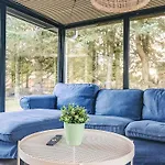 Secluded Lagoon Retreat In Hou-by Traum Hals
