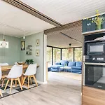 Secluded Lagoon Retreat In Hou-by Traum * Hals
