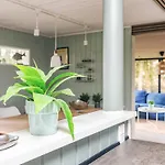 Hébergement de vacances Secluded Lagoon Retreat In Hou-by Traum